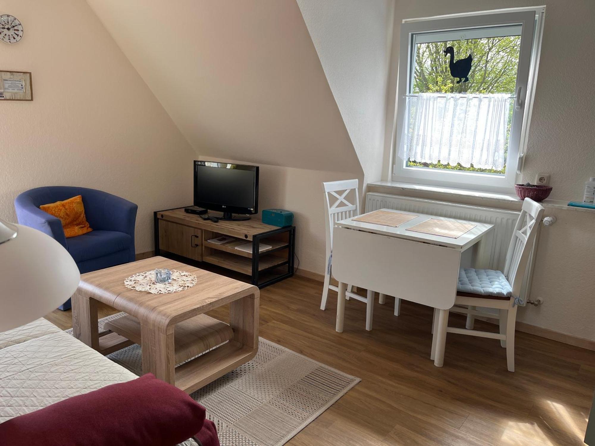 Wohnung 2 Mit Balkon- Haus Annegrete Esens Esterno foto