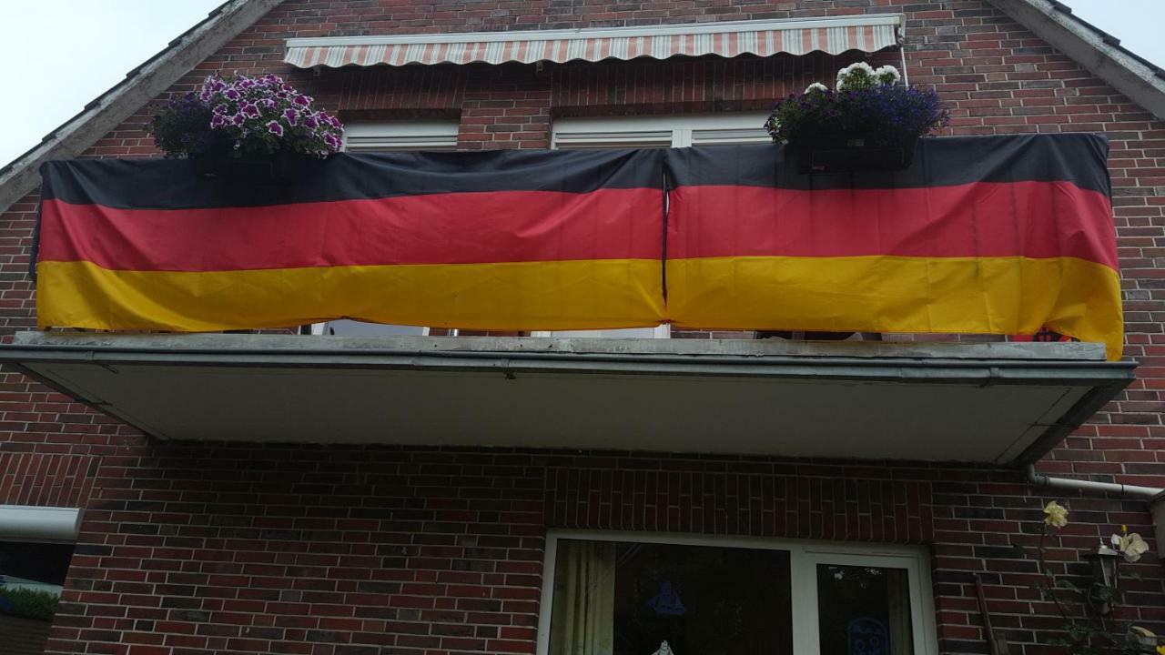 Wohnung 2 Mit Balkon- Haus Annegrete Esens Esterno foto